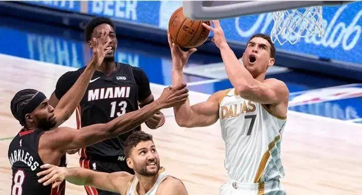  阿德巴约统治禁区热火击败尼克斯显韧性